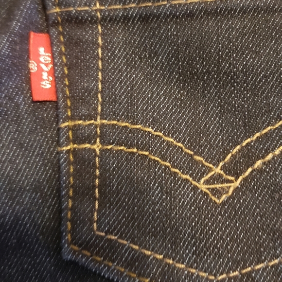 Levis - Picture 2 of 5